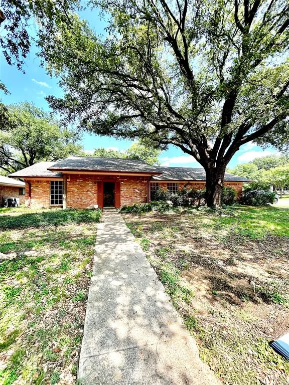1815 Lakemont Drive, Arlington TX 76013