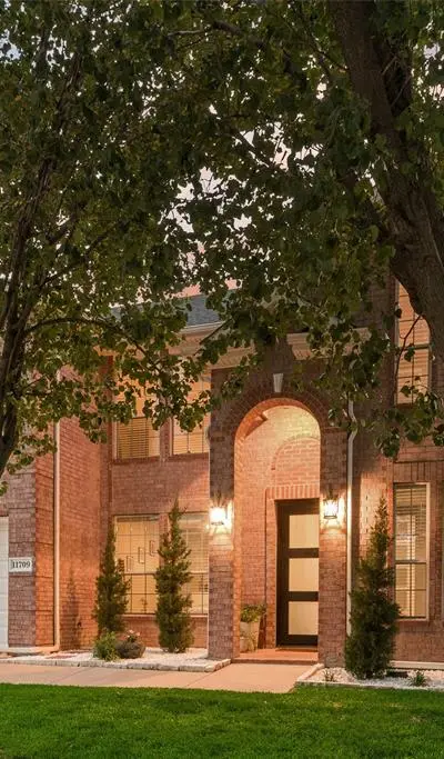 11709 Pheasant Creek Drive, Fort Worth TX 76244 - Photo 2