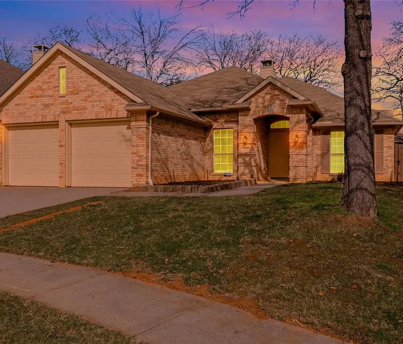2211 Knob Hill Drive, Corinth TX 76210