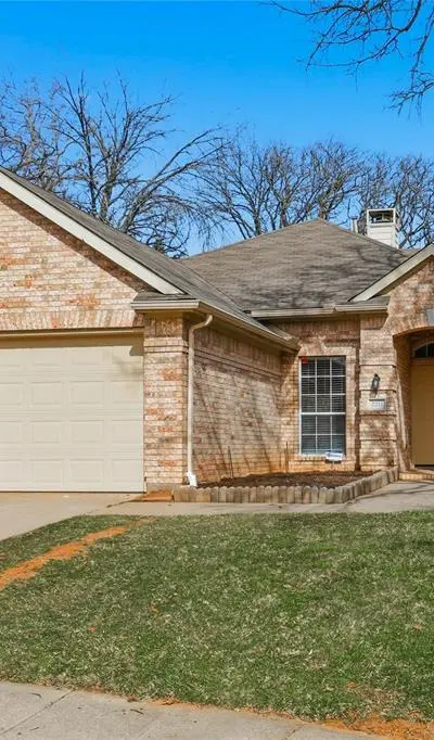 2211 Knob Hill Drive, Corinth TX 76210 - Photo 2