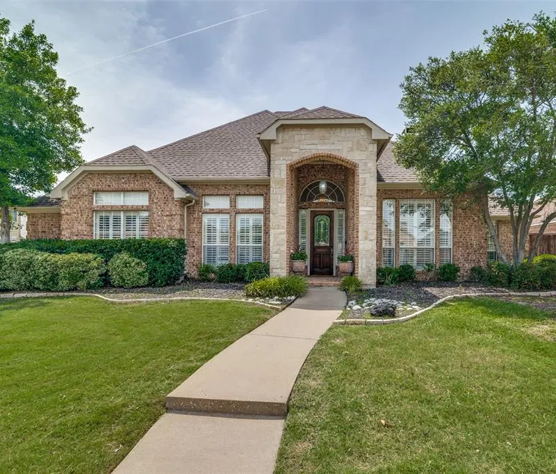2305 Rosser Court, Rowlett TX 75088