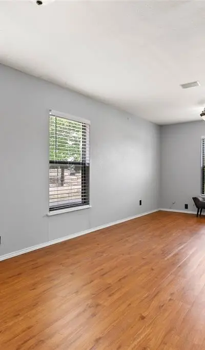 204 E Avenue D, Garland TX 75040 - Photo 4