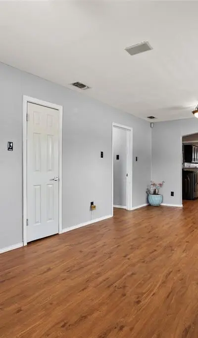 204 E Avenue D, Garland TX 75040 - Photo 5