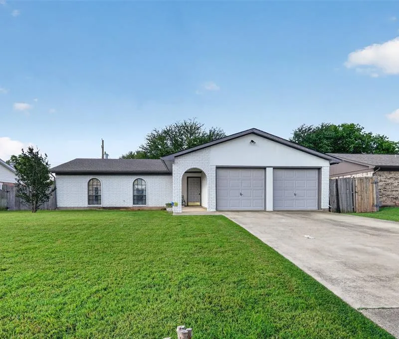 1212 Manning Street, Benbrook TX 76126