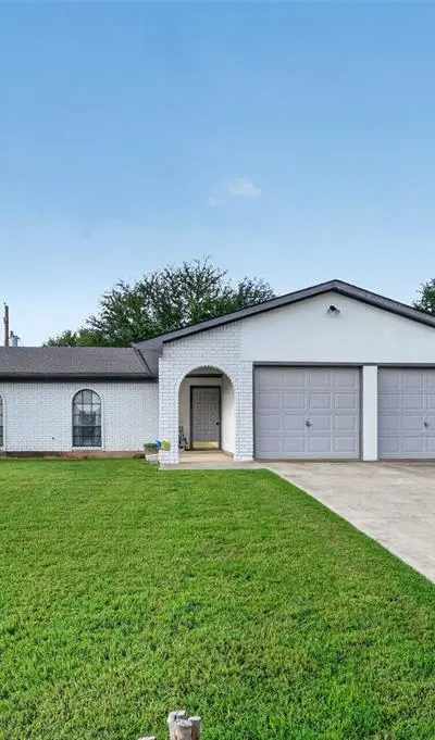 1212 Manning Street, Benbrook TX 76126