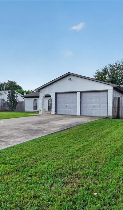 1212 Manning Street, Benbrook TX 76126 - Photo 2