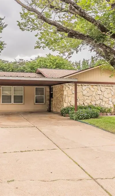 804 N Ector Drive, Euless TX 76039 - Photo 2