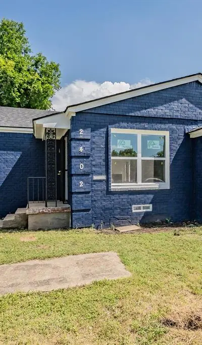 2402 E Overton Road, Dallas TX 75216