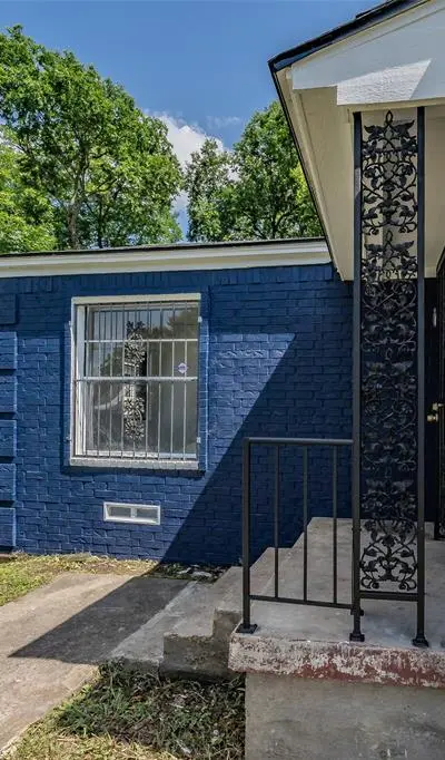 2402 E Overton Road, Dallas TX 75216 - Photo 2