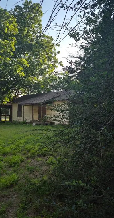 317/319 Elba Street, Bowie TX 76230 - Photo 2