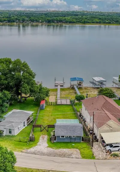 1028 W Lake Drive, Weatherford TX 76087