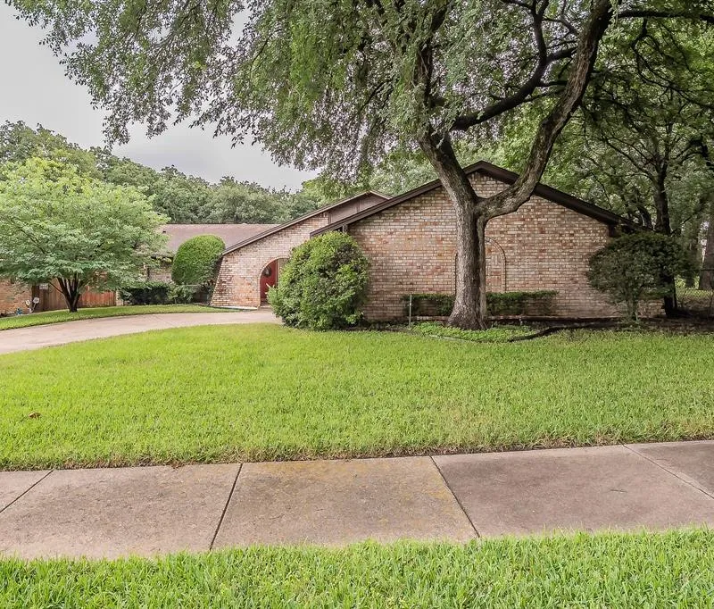 608 Sandlin Drive, Bedford TX 76021