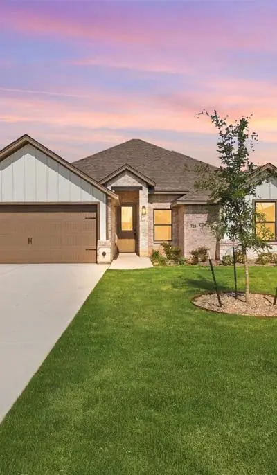 728 Raylan Street, Springtown TX 76082