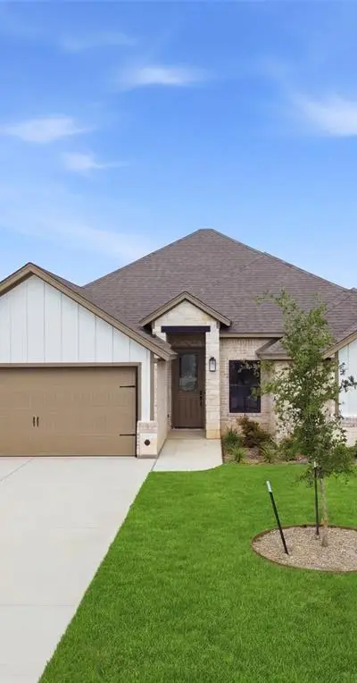 728 Raylan Street, Springtown TX 76082 - Photo 3