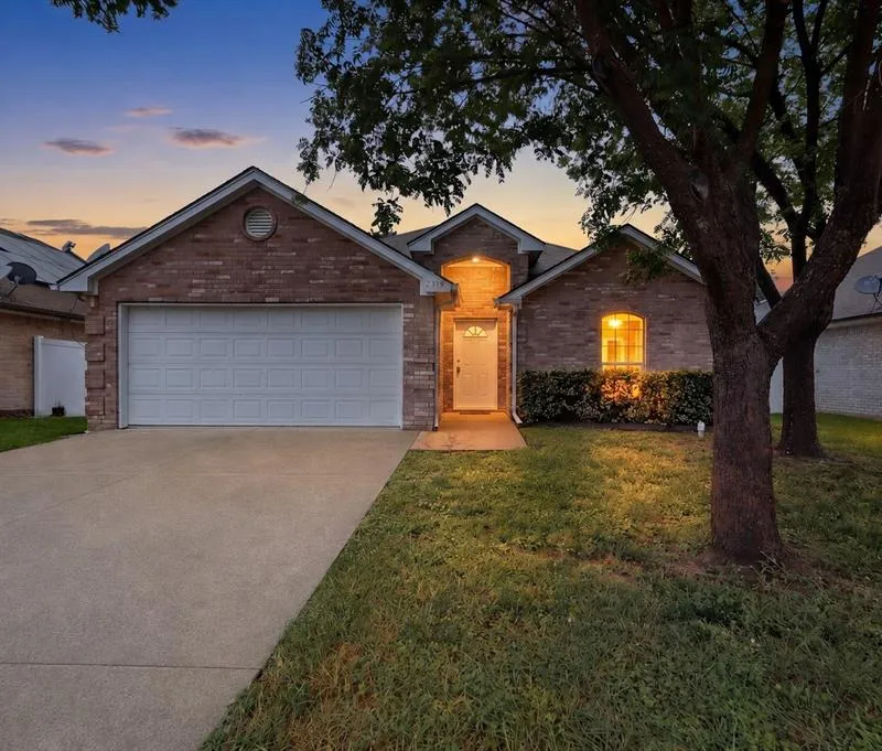 2319 Great Light Drive, Dallas TX 75228