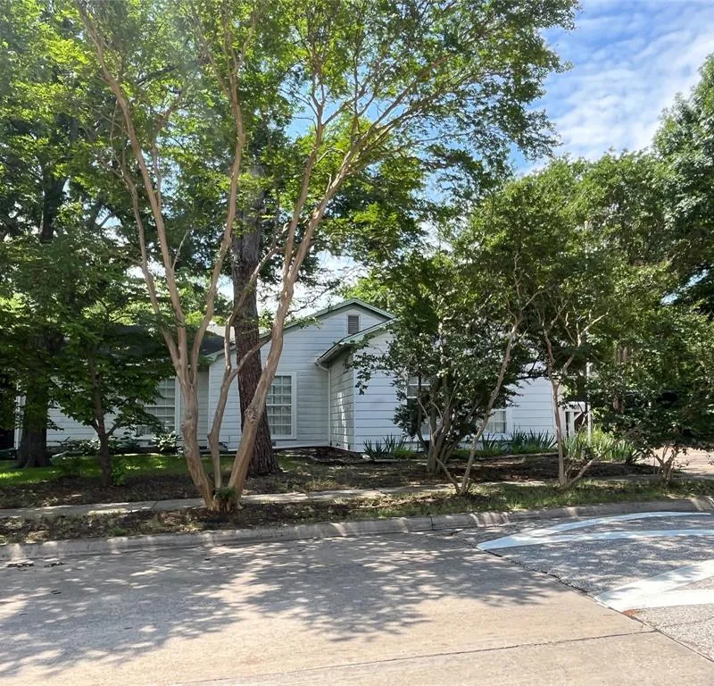 400 Edgefield Drive, Garland TX 75040