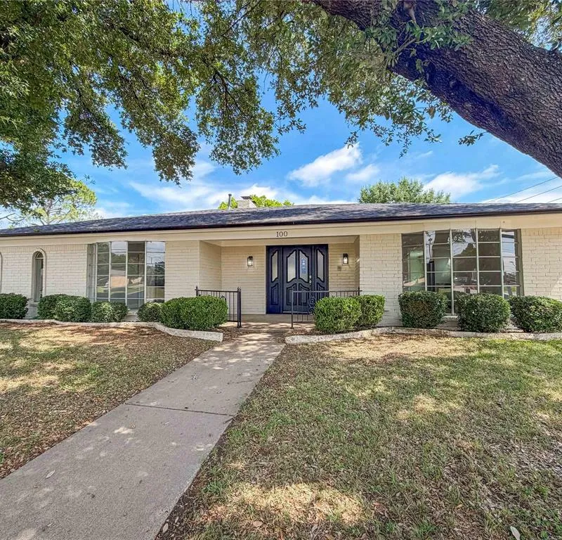 100 W Pleasantview Drive, Hurst TX 76054