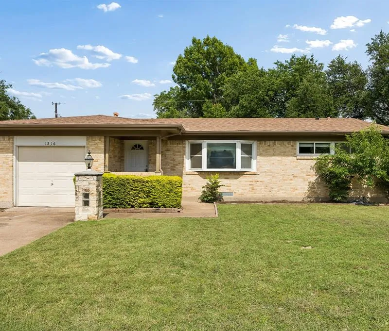 1216 Bluebird Lane, Garland TX 75042