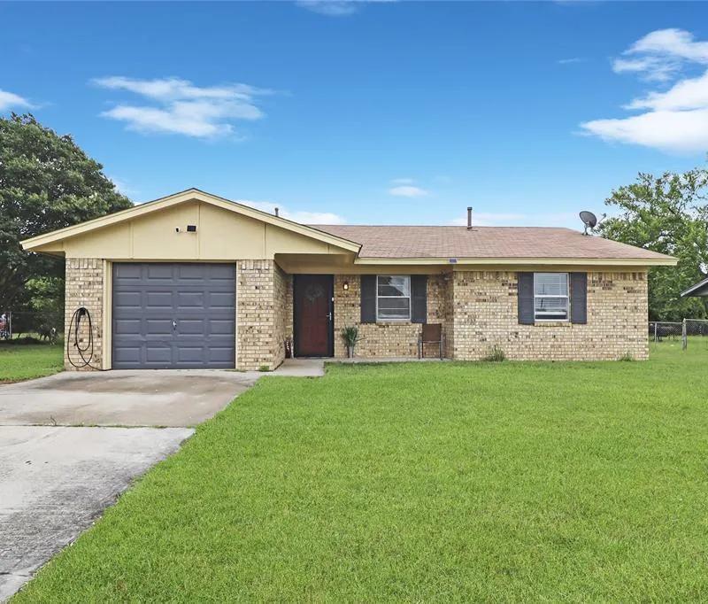 1914 Floral Drive, Gainesville TX 76240