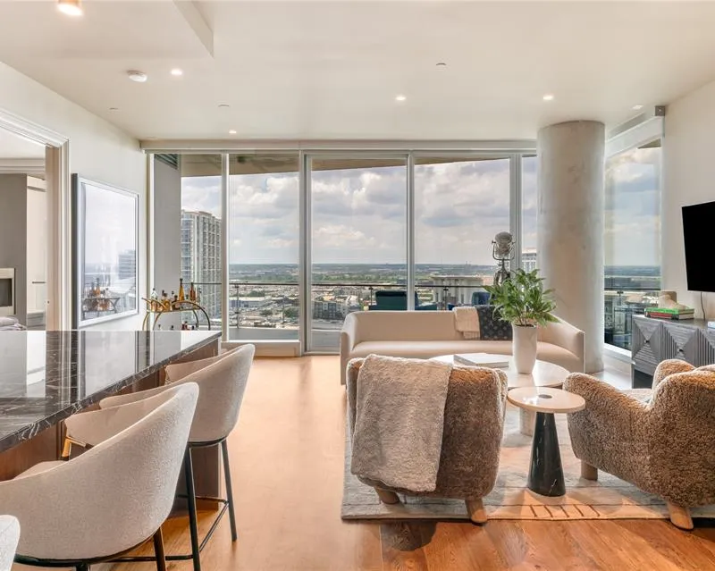3130 Harwood # 1502, Dallas TX 75201