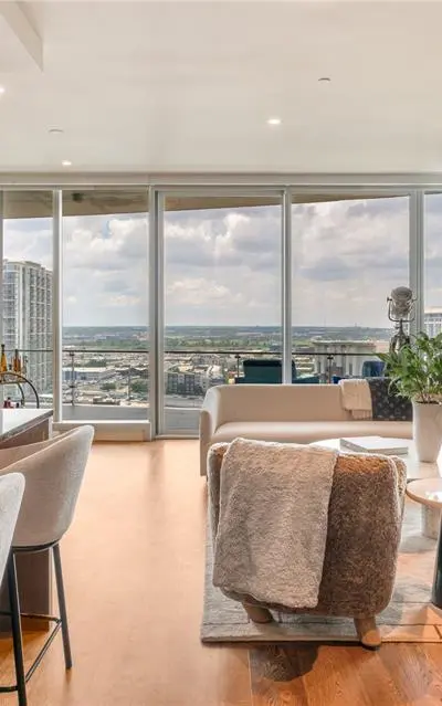 3130 Harwood # 1502, Dallas TX 75201
