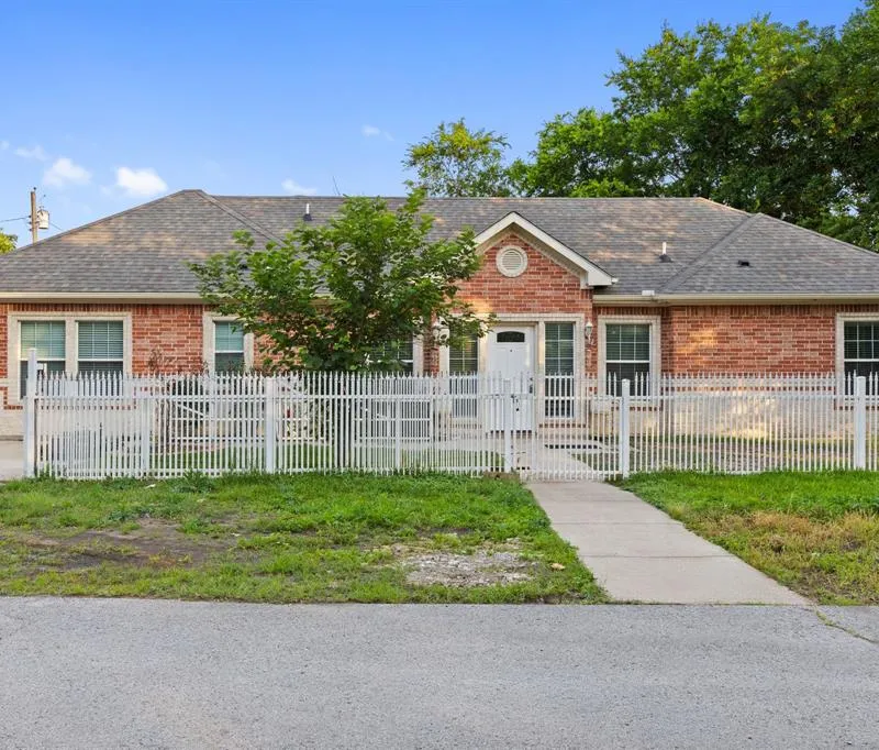 2410 Carleta Street, Dallas TX 75253