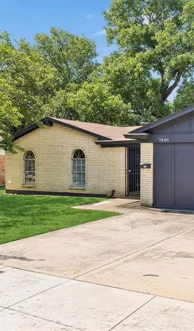 7440 Beckwood Drive, Fort Worth TX 76112 - Photo 2
