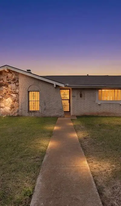 821 Cherry Hills Drive, Lancaster TX 75134
