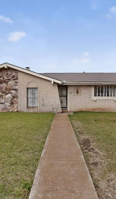 821 Cherry Hills Drive, Lancaster TX 75134 - Photo 2
