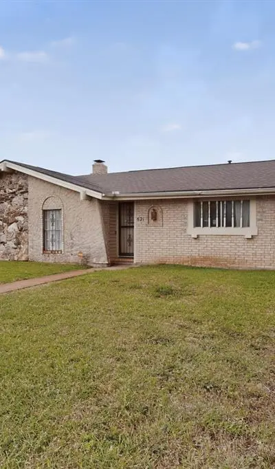 821 Cherry Hills Drive, Lancaster TX 75134 - Photo 3