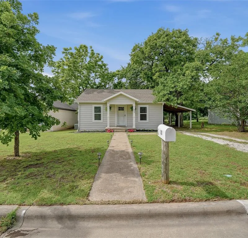 513 W Water Street, Weatherford TX 76086