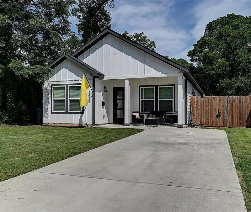 2823 Farragut Street, Dallas TX 75215