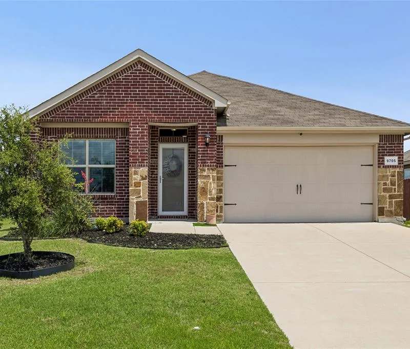 9705 Snowbell Lane, Fort Worth TX 76036
