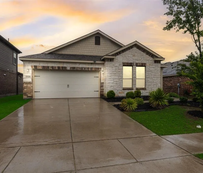 2520 Walker Avenue, Aubrey TX 76227