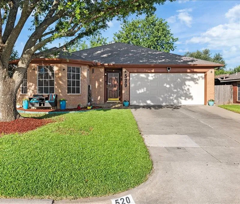 520 Hollyberry Drive, Mansfield TX 76063