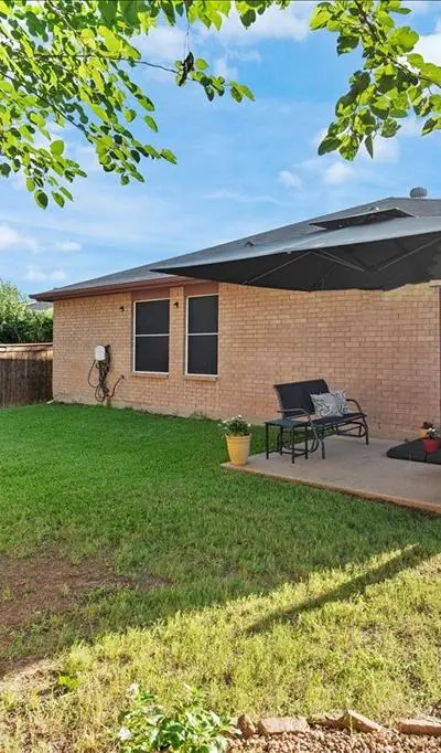 520 Hollyberry Drive, Mansfield TX 76063 - Photo 2