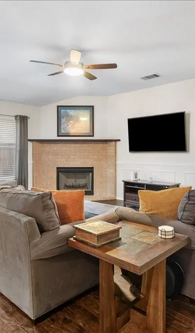 520 Hollyberry Drive, Mansfield TX 76063 - Photo 3