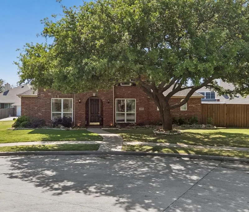 8410 Lexington Court, Rowlett TX 75089