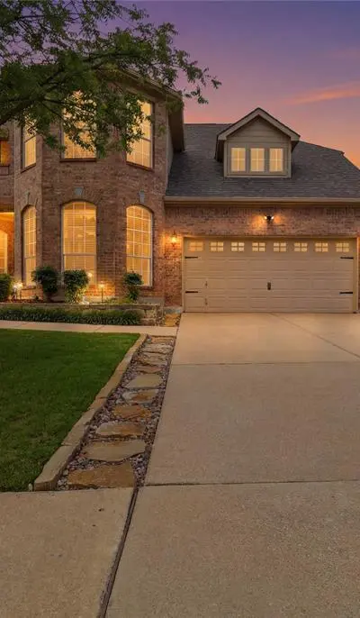 2455 Whispering Breeze Drive, Grand Prairie TX 75050 - Photo 2
