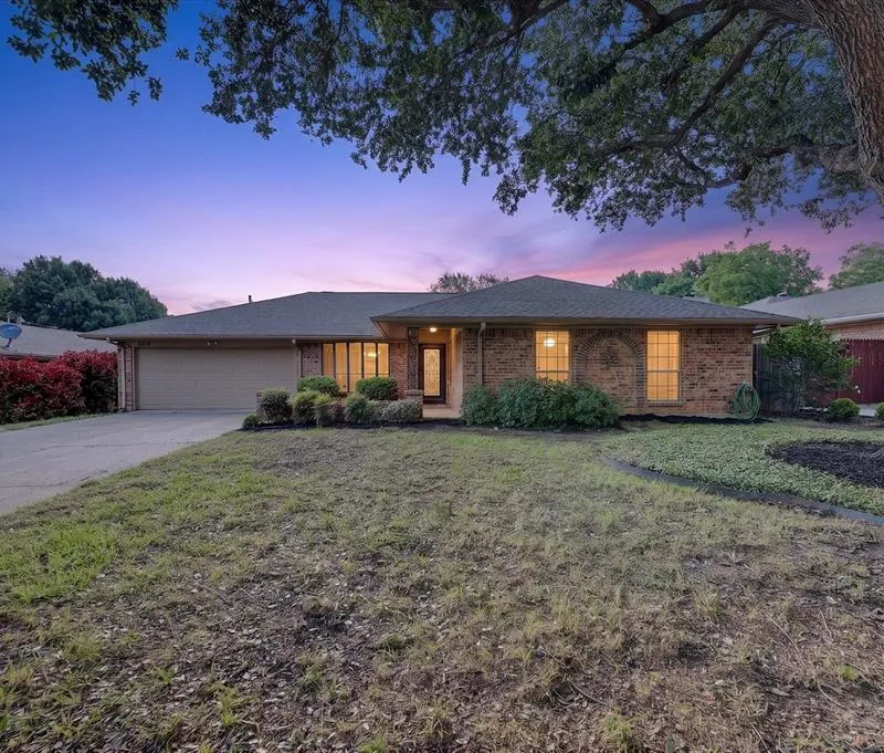 2515 Avonhill Drive, Arlington TX 76015