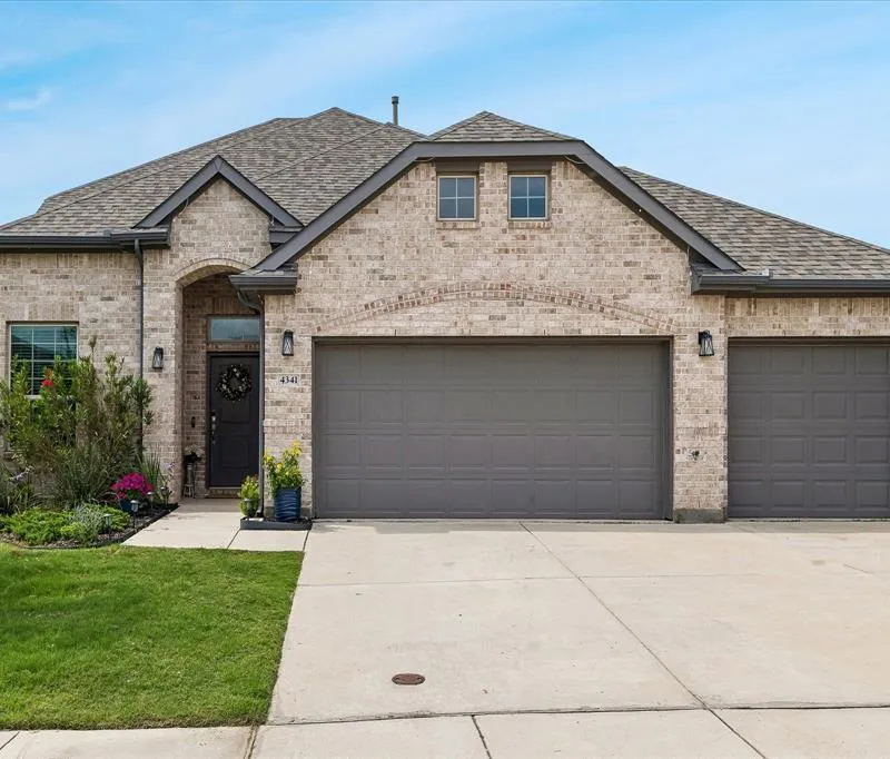 4341 Swallow Drive, Fort Worth TX 76262