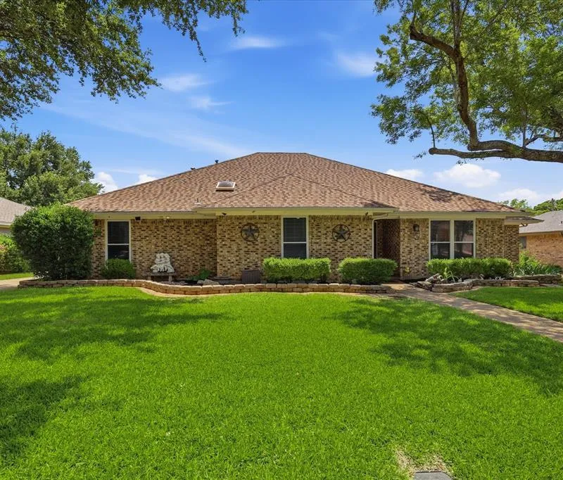 2008 Iron Horse Court, Arlington TX 76017