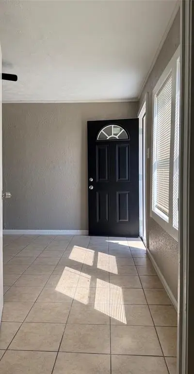 2709 Hanger, Fort Worth TX 76105 - Photo 3
