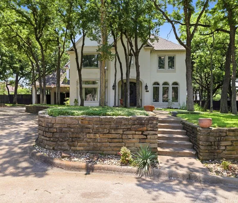 605 Shady Brook Court, Southlake TX 76092