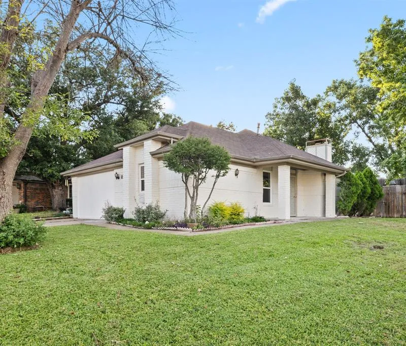 2403 Beverly Hills Lane, Mesquite TX 75150