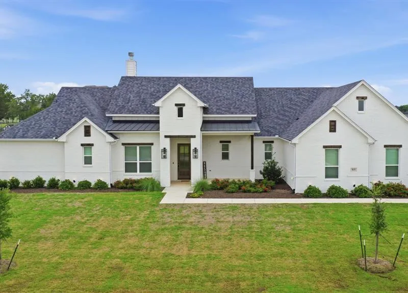 815 Wind River Pass, Azle TX 76020