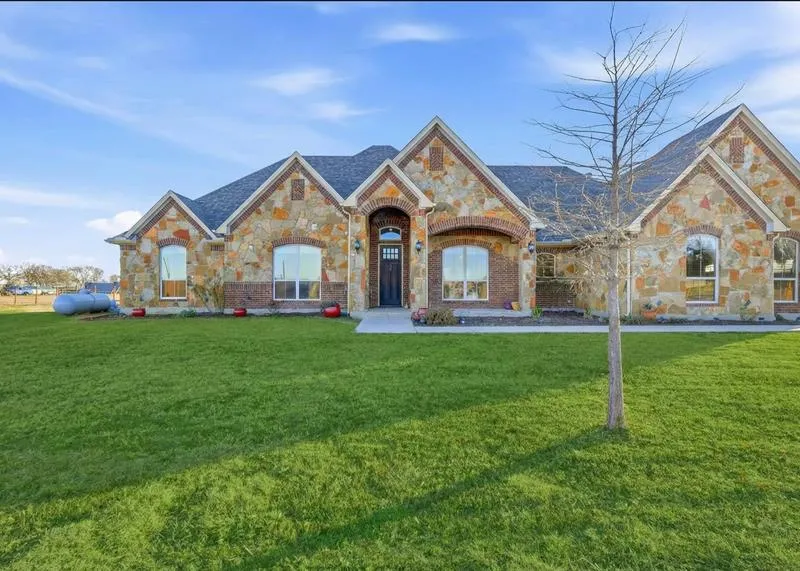 25275 Williams Drive, Justin TX 76247
