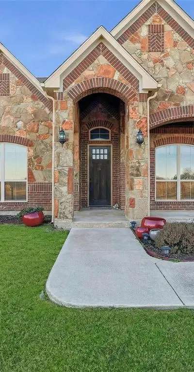 25275 Williams Drive, Justin TX 76247 - Photo 2