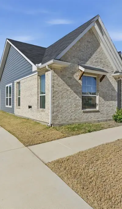 649 Charlotte Lane, Burleson TX 76028 - Photo 4