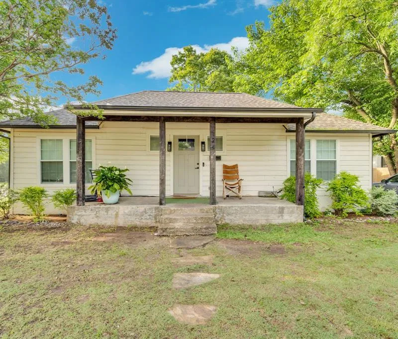 124 Coats Street, Waxahachie TX 75165